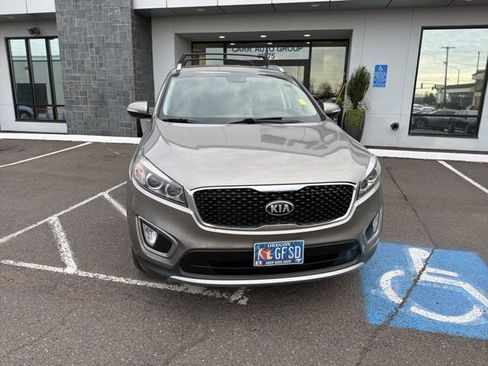 Used 2016 Kia Sorento EX w/ EX Premium Package image 2
