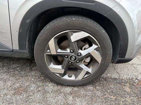 Used 2025 Hyundai Venue SEL FWD image 9