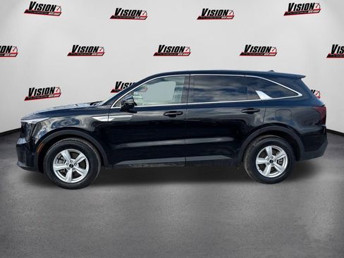 Used 2025 Kia Sorento LX image 8