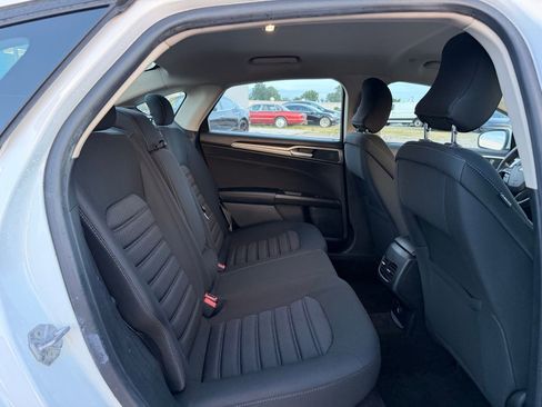 Used 2019 Ford Fusion SE FWD image 16