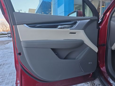 Used 2025 Cadillac XT6 Premium Luxury image 10