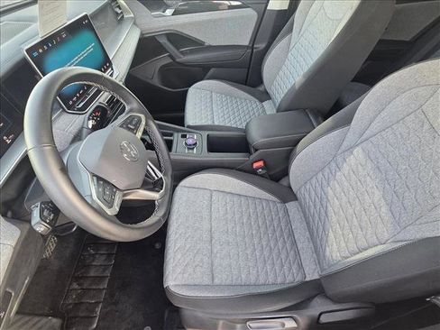Certified 2025 Volkswagen Tiguan S FWD image 14