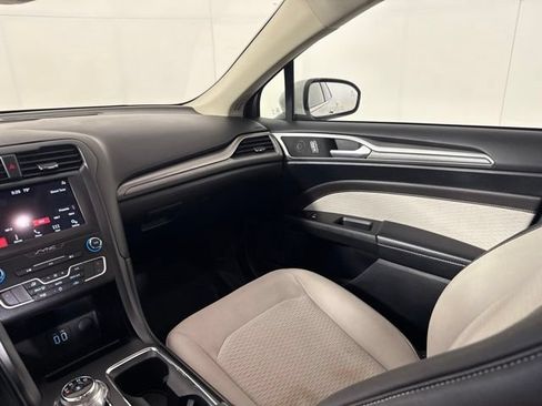 Used 2019 Ford Fusion SE w/ Equipment Group 151A FWD image 26