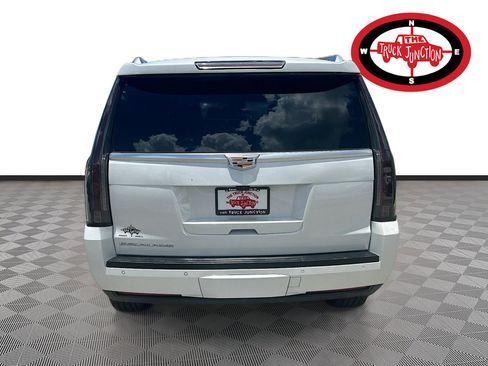 Used 2019 Cadillac Escalade Luxury RWD image 6