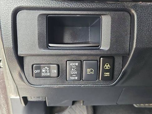 Used 2019 Toyota Tacoma TRD Off-Road w/ Technology Package AWD/4WD image 16
