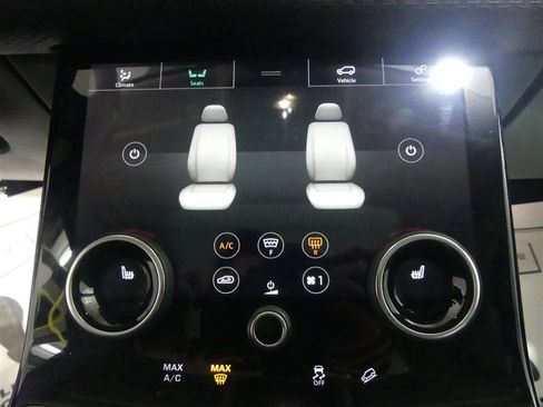 Used 2018 Land Rover Range Rover Velar S image 40