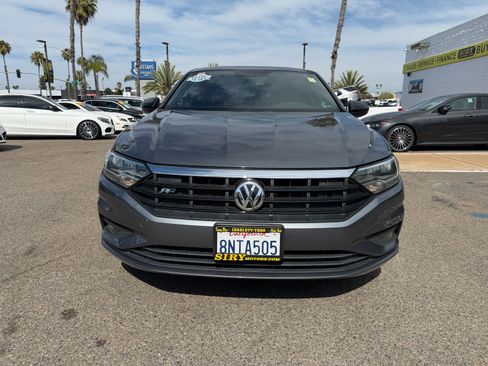 Used 2019 Volkswagen Jetta R-Line FWD image 2