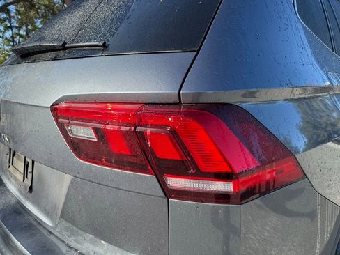 Used 2022 Volkswagen Tiguan SE image 11