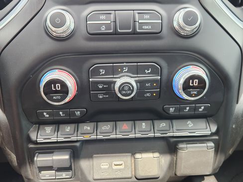 Used 2022 GMC Sierra 2500 AT4 w/ AT4 Preferred Package AWD/4WD image 13