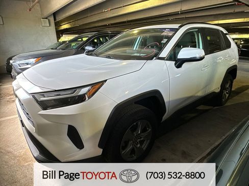 Used 2022 Toyota RAV4 XLE w/ Convenience Package image 1