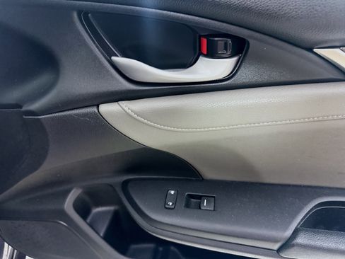 Used 2020 Honda Civic Touring image 31