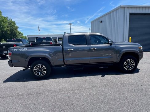 Used 2021 Toyota Tacoma TRD Sport w/ TRD Premium Sport Package AWD/4WD image 4
