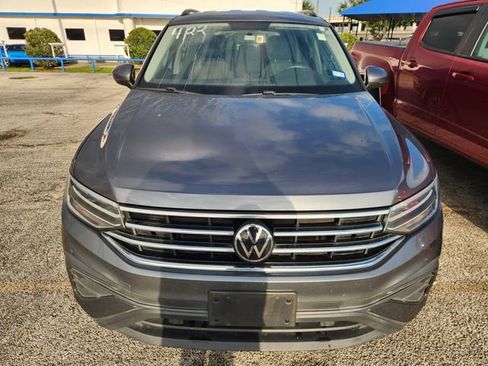 Used 2022 Volkswagen Tiguan S image 2