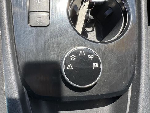 Used 2023 Nissan Rogue S AWD/4WD image 18
