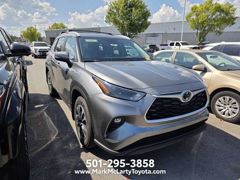 Used 2026 Toyota Highlander XLE AWD/4WD image 3