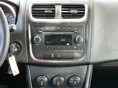 Used 2013 Dodge Avenger SE FWD image 26