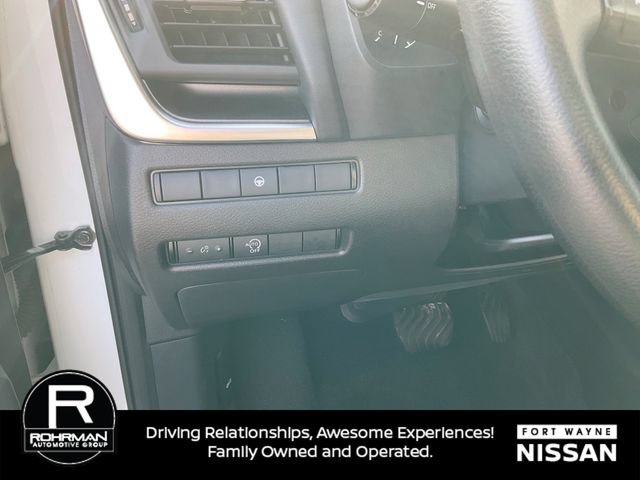 Used 2023 Nissan Rogue SV AWD/4WD image 19