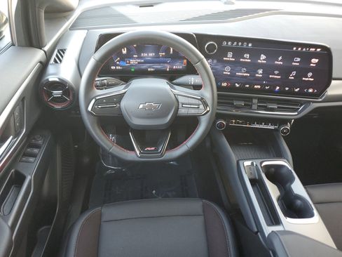 Used 2025 Chevrolet Equinox EV RS image 19