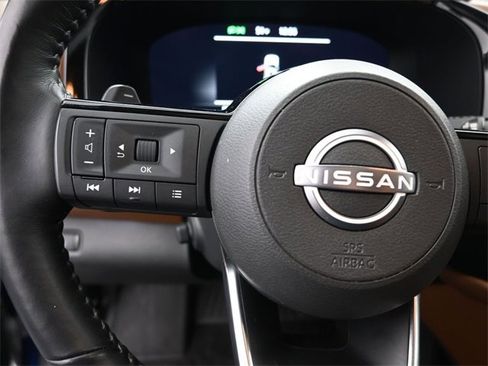 Used 2023 Nissan Pathfinder Platinum image 2