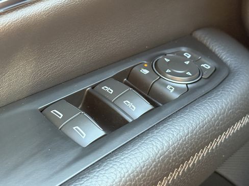 Used 2025 GMC Yukon Denali image 25