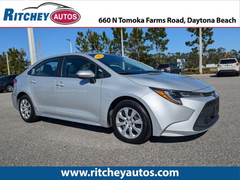 Used 2022 Toyota Corolla LE image 1