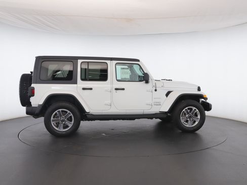 Certified 2021 Jeep Wrangler Unlimited Sahara w/ Cold Weather Group image 28