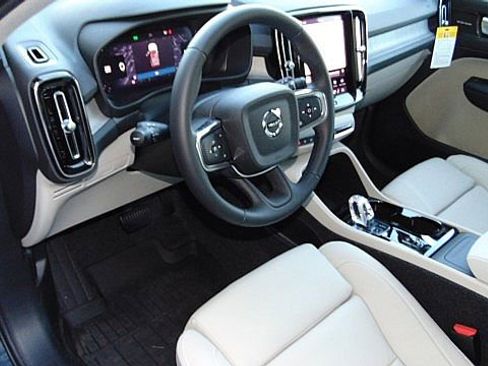 New 2026 Volvo XC40 B5 Ultra w/ Climate Package image 15