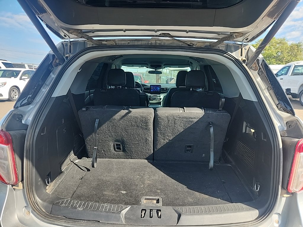 Used 2023 Ford Explorer XLT w/ Equipment Group 202A AWD/4WD image 17