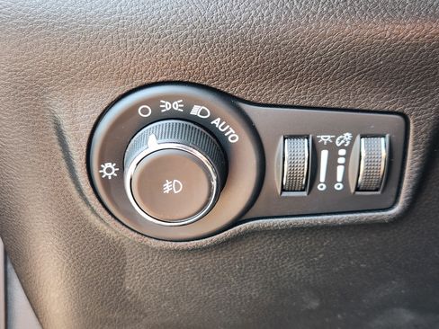 Used 2023 Jeep Compass Latitude w/ Convenience Group AWD/4WD image 24