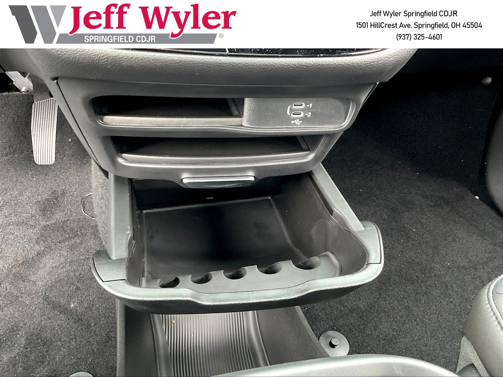 New 2027 Chrysler Pacifica Select FWD image 25