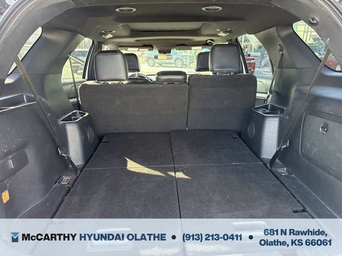 Used 2017 Ford Explorer XLT w/ Equipment Group 202A AWD/4WD image 12