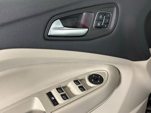 Used 2017 Ford Escape Titanium image 32