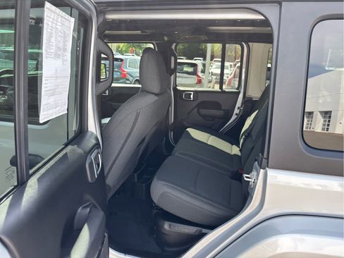 Used 2024 Jeep Wrangler Unlimited w/ Convenience Group AWD/4WD image 15