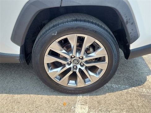 Used 2020 Toyota RAV4 XLE Premium image 6