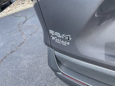 Used 2024 Toyota RAV4 XLE AWD/4WD image 7
