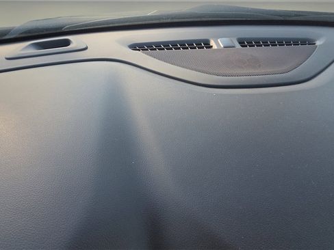 Used 2023 GMC Acadia SLT image 9