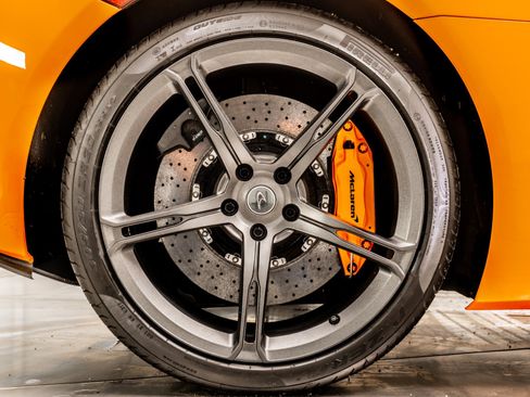 Used 2015 McLaren 650S Spider RWD image 38