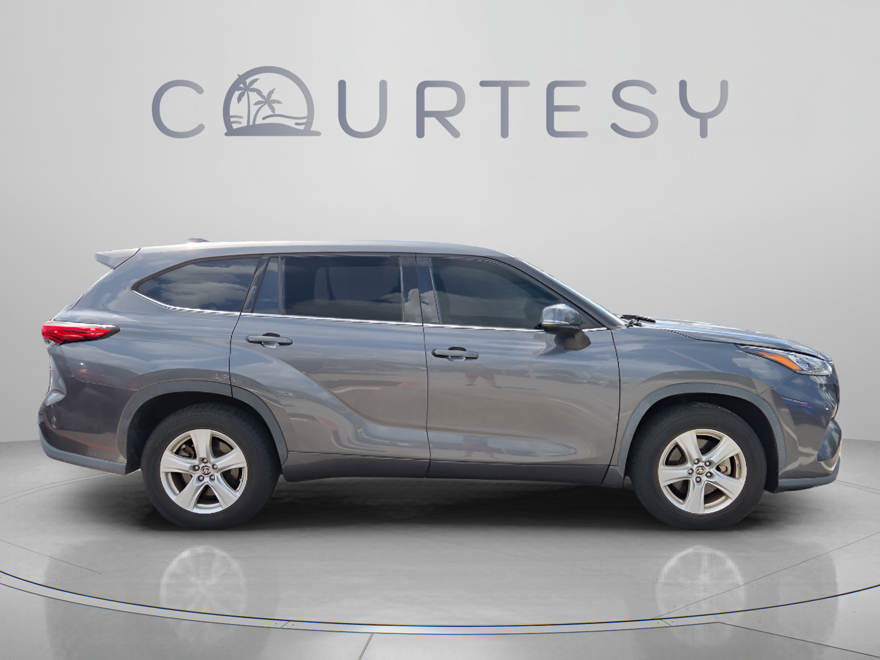 Certified 2020 Toyota Highlander L FWD image 5