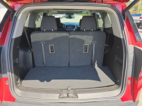 Used 2023 GMC Acadia SLE w/ Driver Convenience Package image 5