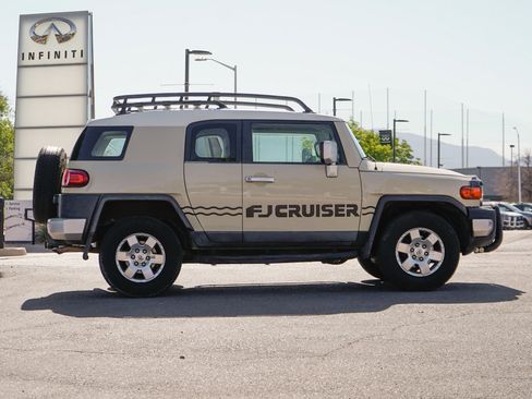 Used 2008 Toyota FJ Cruiser 4WD image 17