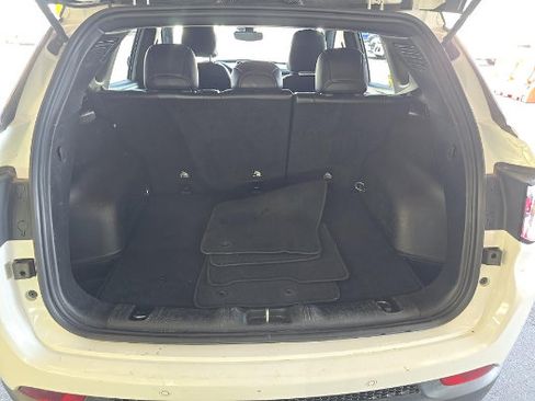 Used 2025 Jeep Compass Limited AWD/4WD image 9