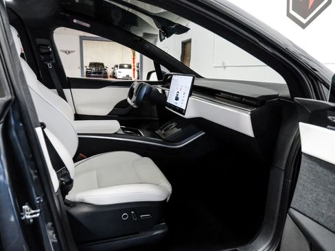 Used 2022 Tesla Model X Plaid image 29