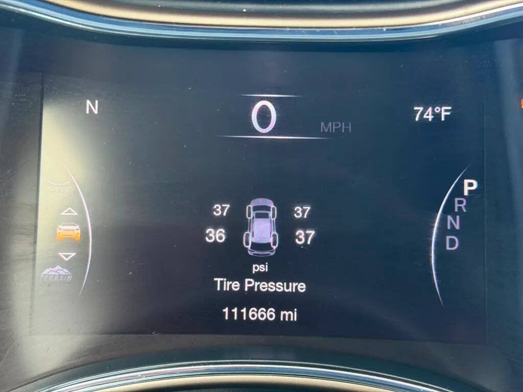 Used 2017 Jeep Grand Cherokee Overland AWD/4WD image 15