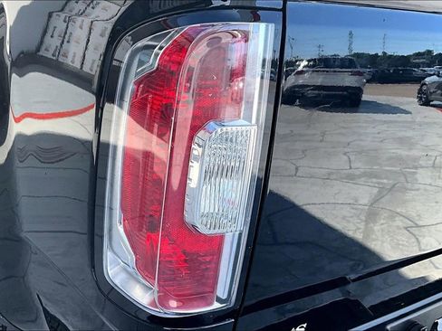 Used 2022 GMC Canyon Denali w/ Denali Black Edition Package AWD/4WD image 20