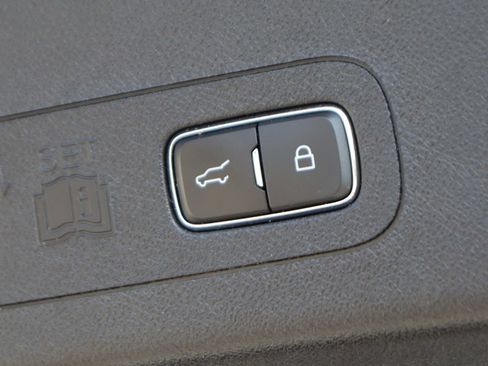 Used 2021 Lincoln Aviator Reserve w/ Equipment Group 201A RWD image 11