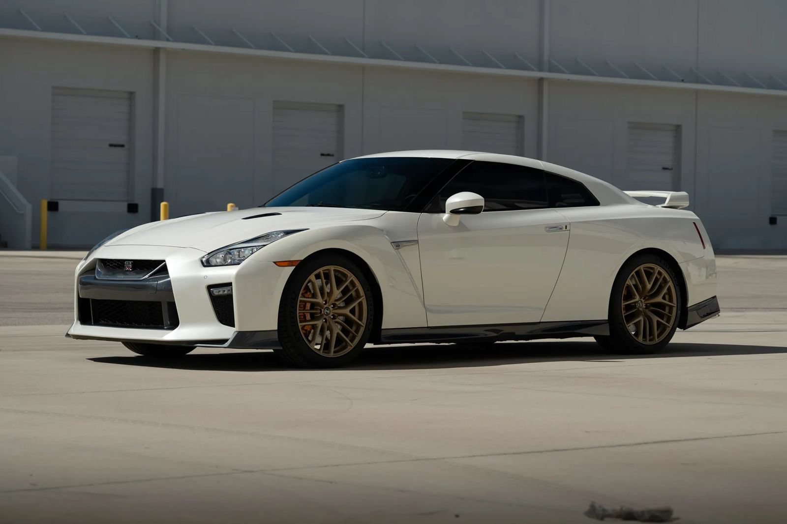 Used 2017 Nissan GT-R Premium w/ Premium Interior Package AWD/4WD image 8
