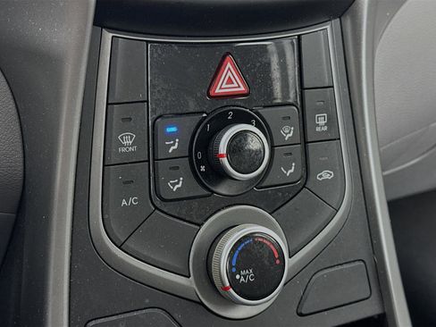 Used 2015 Hyundai Elantra SE w/ Option Group 02 FWD image 15