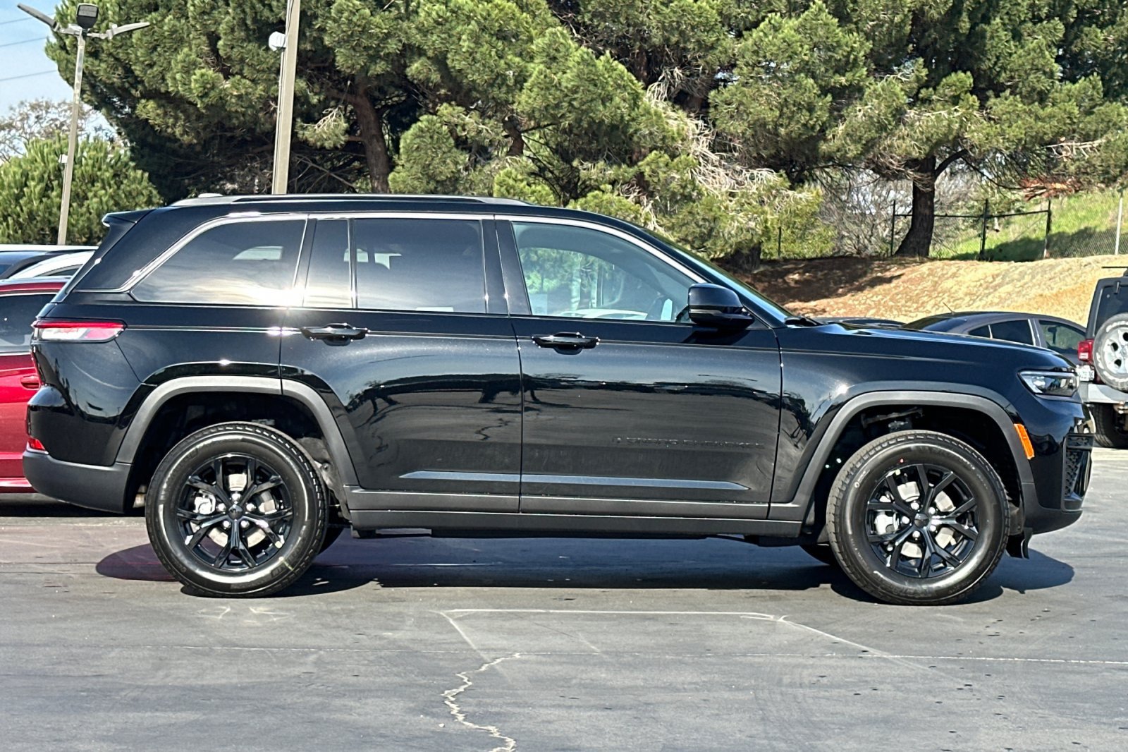 New 2026 Jeep Grand Cherokee Altitude AWD/4WD image 3