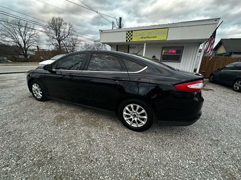 Used 2016 Ford Fusion S image 2