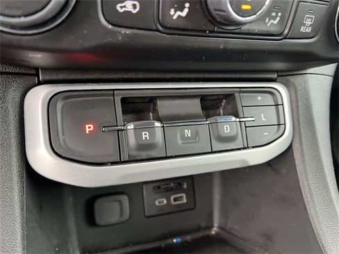 Certified 2023 GMC Acadia SLT w/ Technology Package image 20